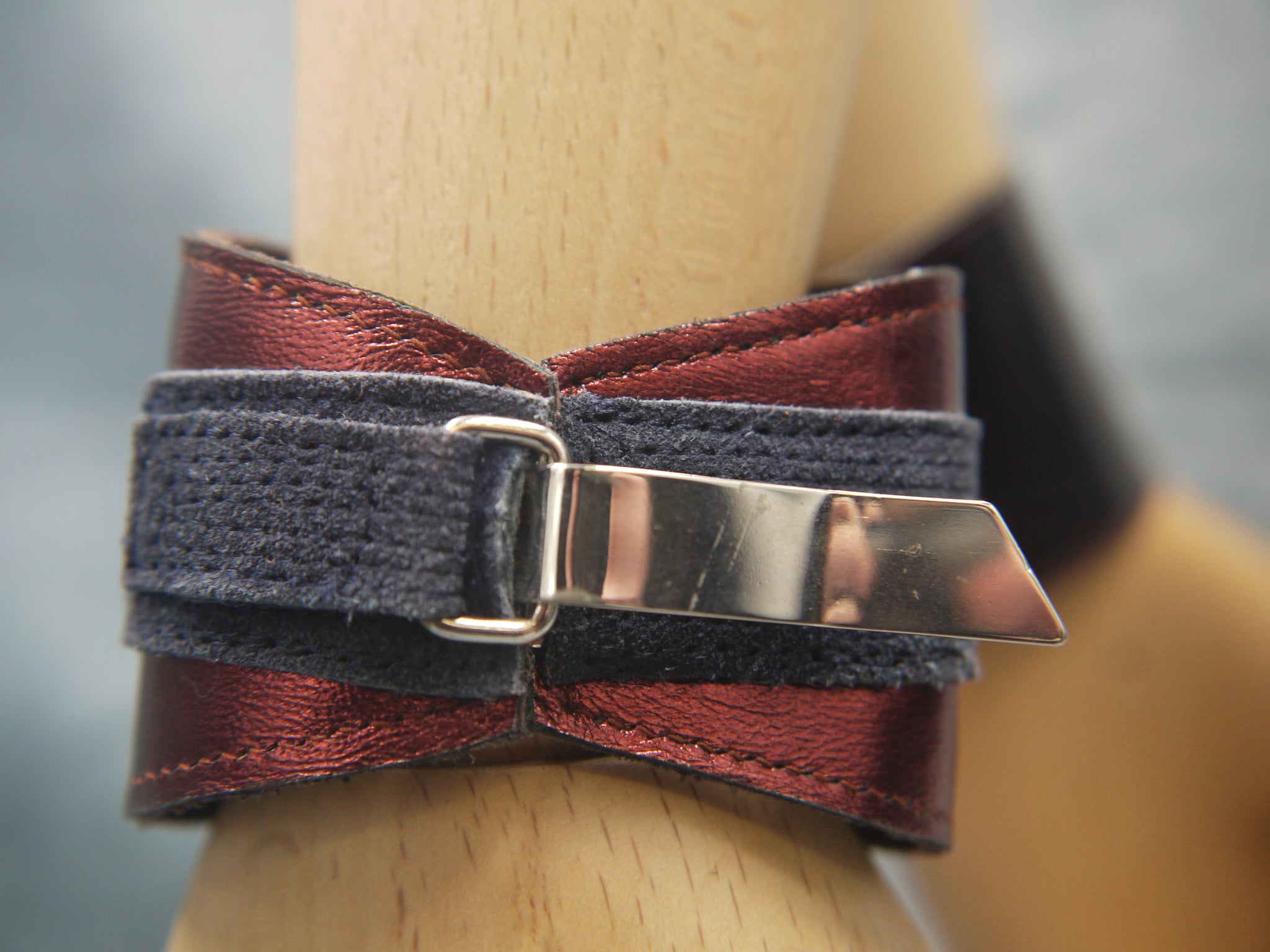 アクセサリー PARALLEL X STUDIO \"DRAPE LEATHER CUFF\" DRAPE LEATHER CUFF BLACK – Parallel X